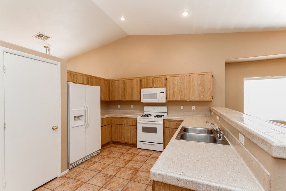 517 Rancho Del Mar Way - Photo 7 of 15