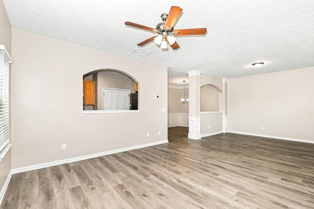 11185 James Madison Dr - Photo 4 of 17