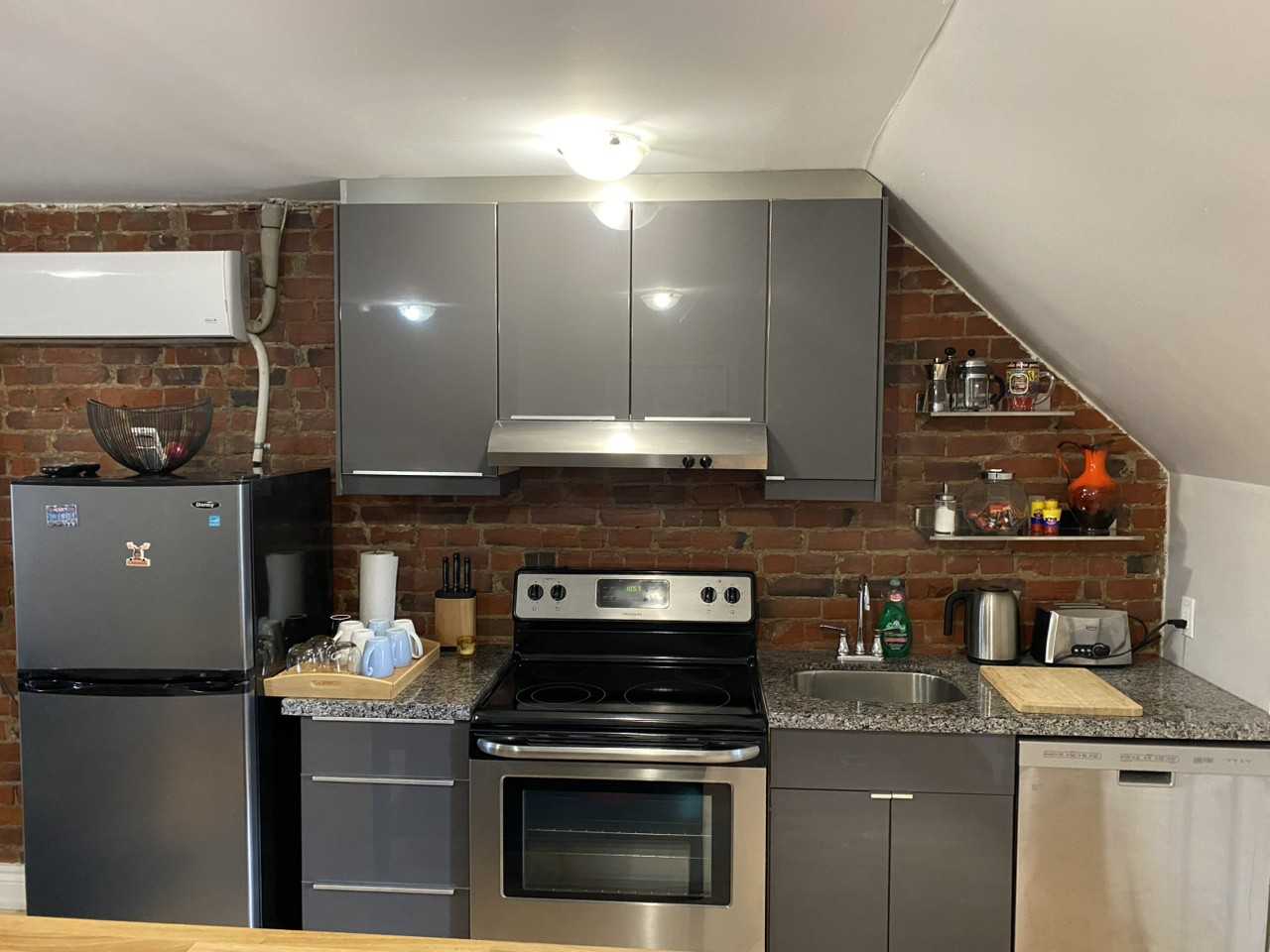 207 Grace St - Photo 3 of 10