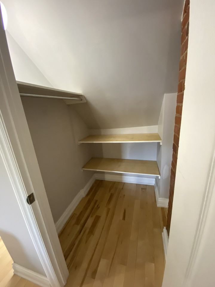 207 Grace St - Photo 7 of 10