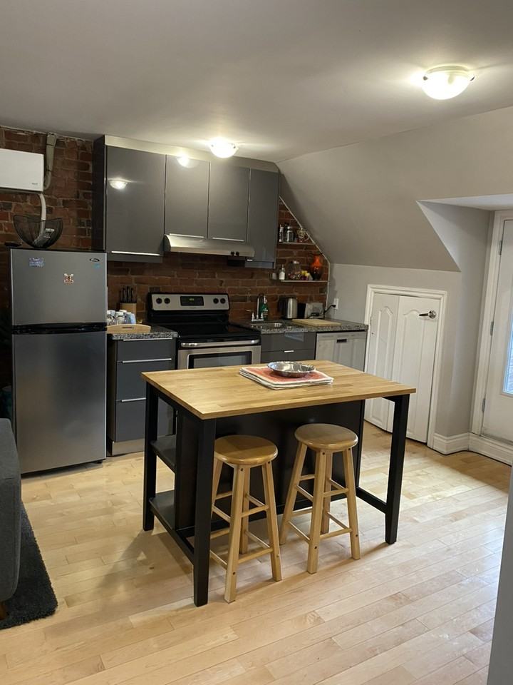 207 Grace St - Photo 2 of 10