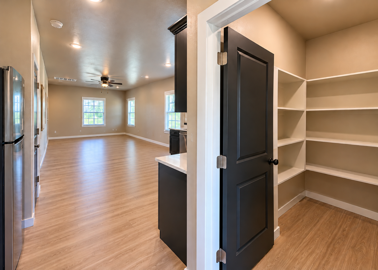 2502 Sw H Ave - Photo 5 of 24