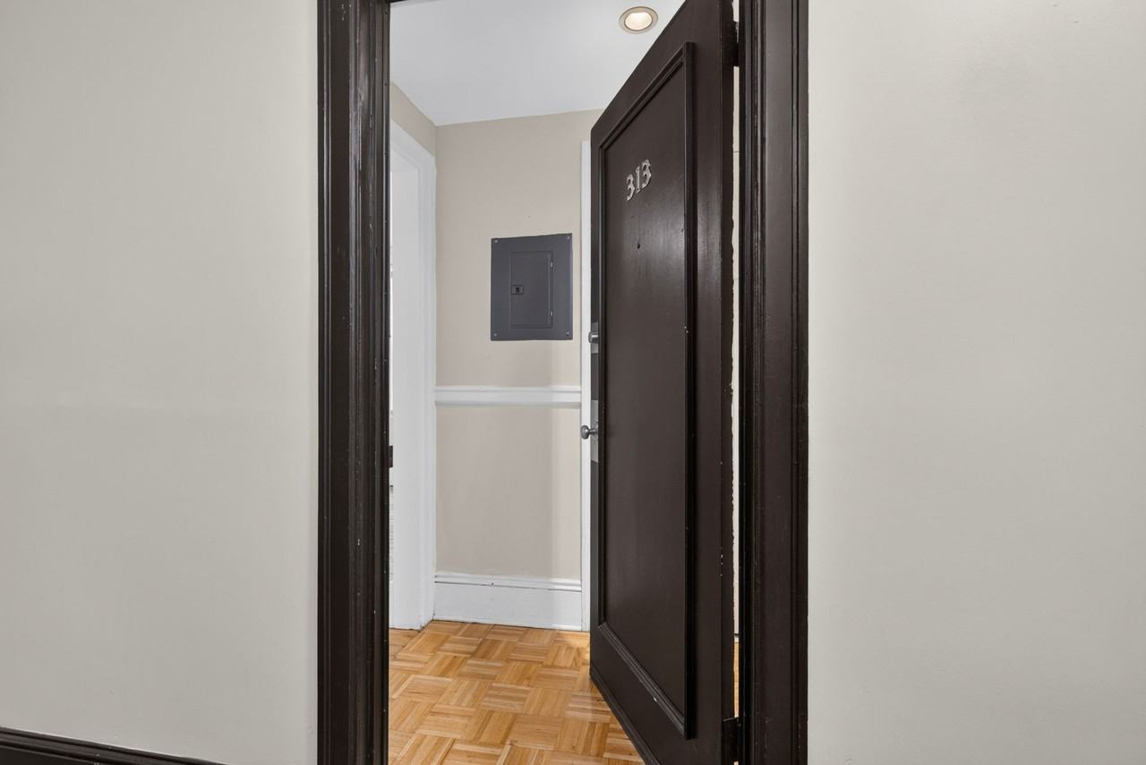 Chester Apartments - Photo 7 of 29