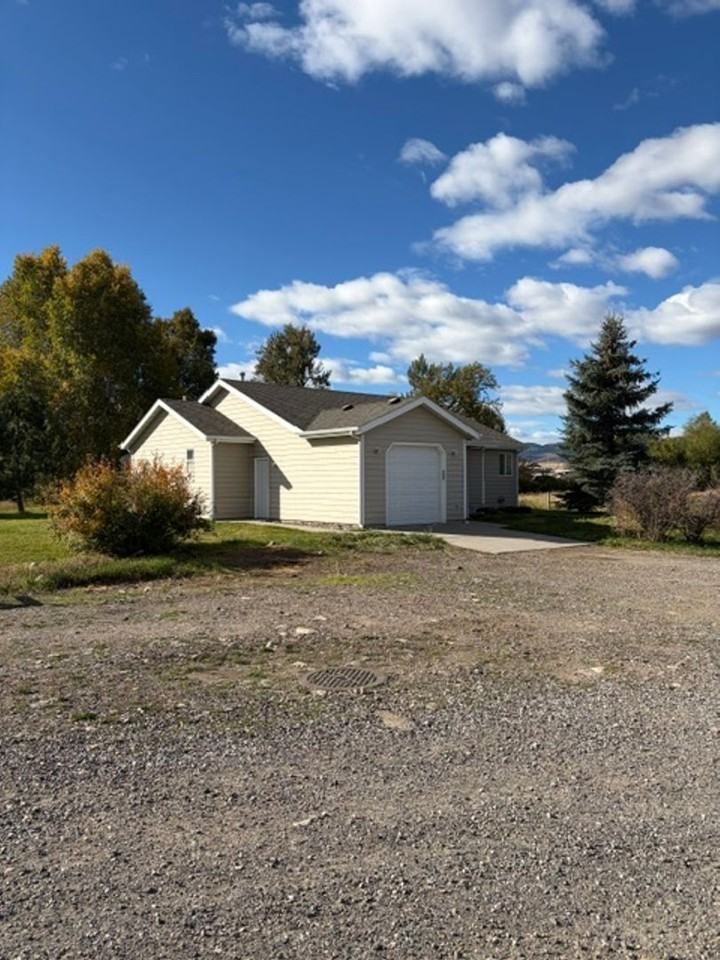 170 Latigo Dr - Photo 3 of 9