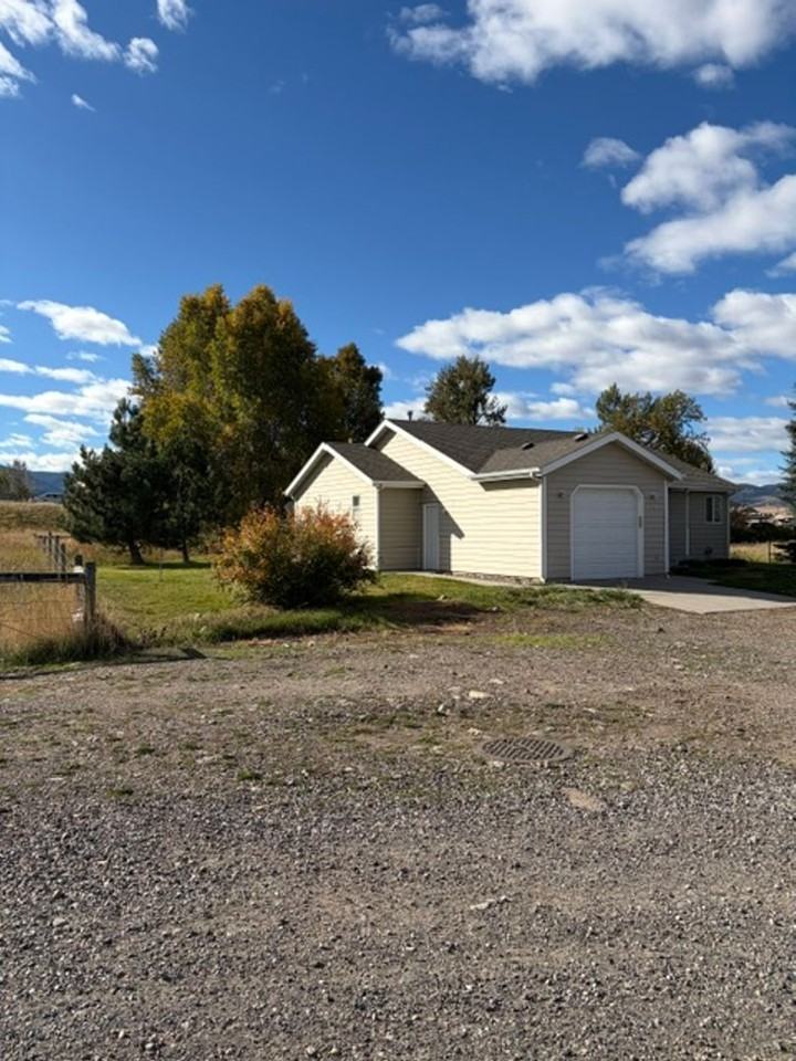 170 Latigo Dr - Photo 4 of 9