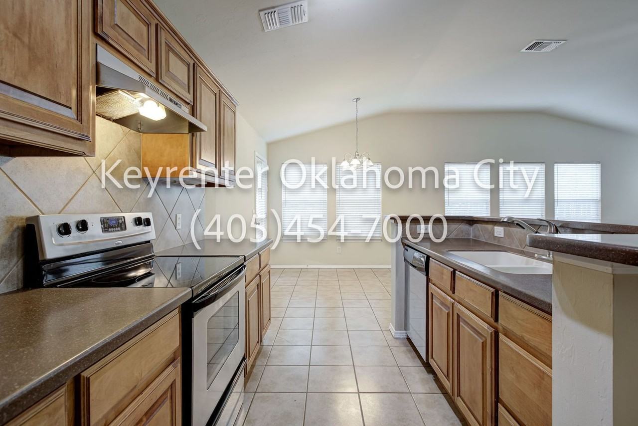 9537 Sw 24th Ter - Photo 6 of 46