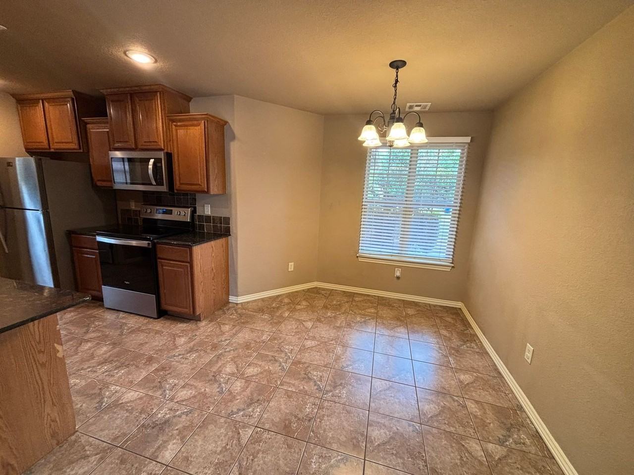 4145 W Mahogany Dr - Photo 6 of 17