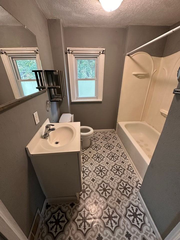 324 Eastland Ave #UP - Photo 4 of 5