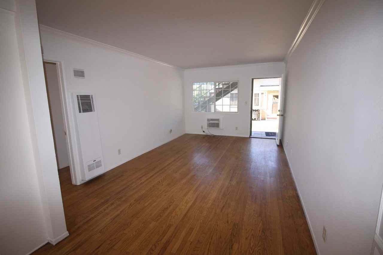 326 MACNEIL ST - Photo 2 of 21
