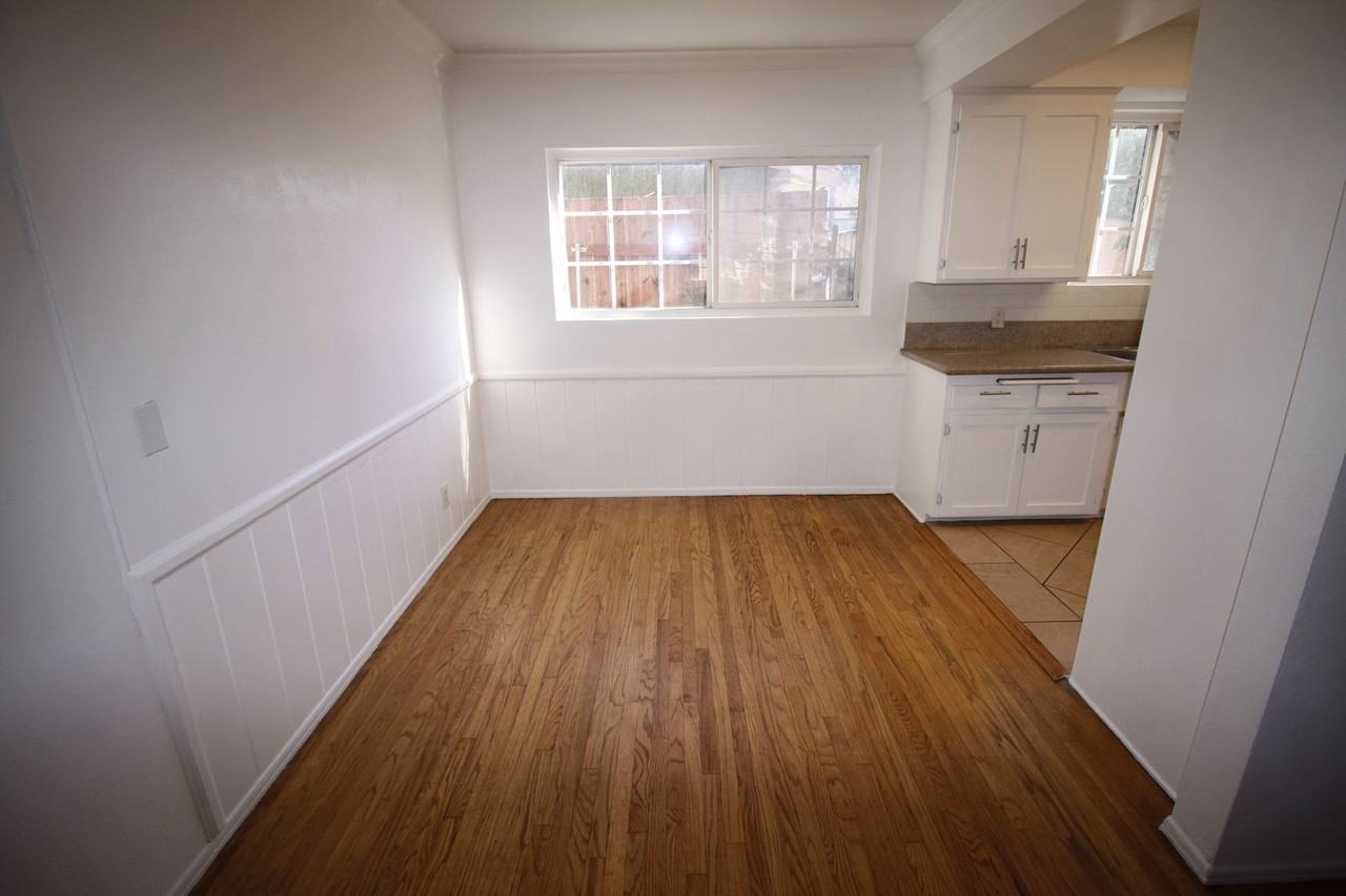 326 MACNEIL ST - Photo 4 of 21