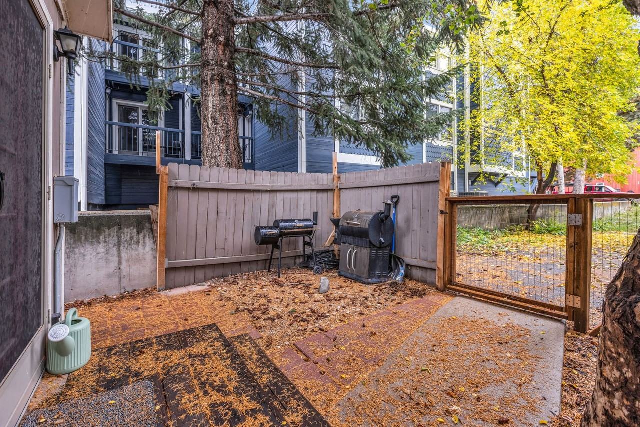 1043 Park Ave - Photo 4 of 21