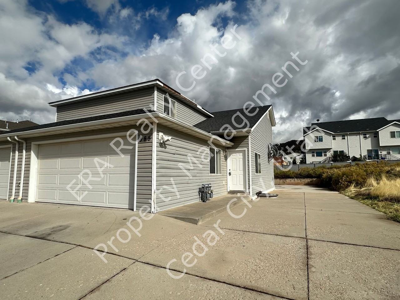 885 S 110 W - Photo 2 of 33