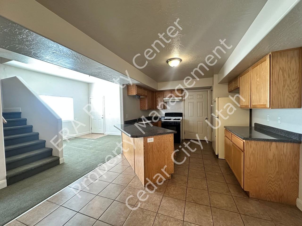 885 S 110 W - Photo 5 of 33