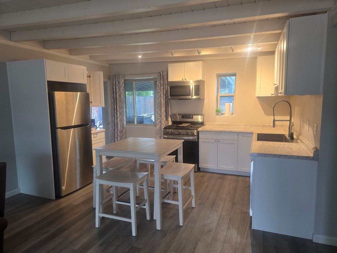 9100 Lexington Ave Ne - Photo 4 of 6