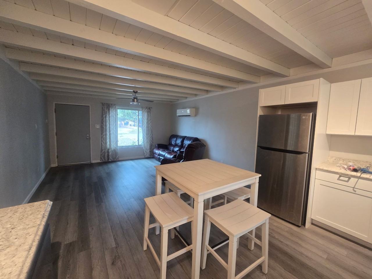 9100 Lexington Ave Ne - Photo 5 of 6