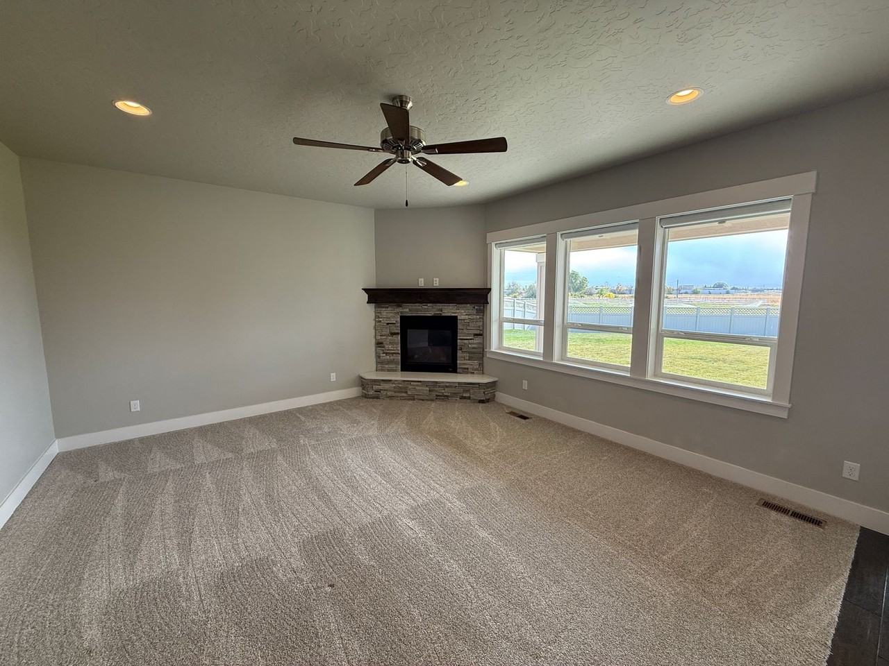 3535 W Lesina St - Photo 7 of 29