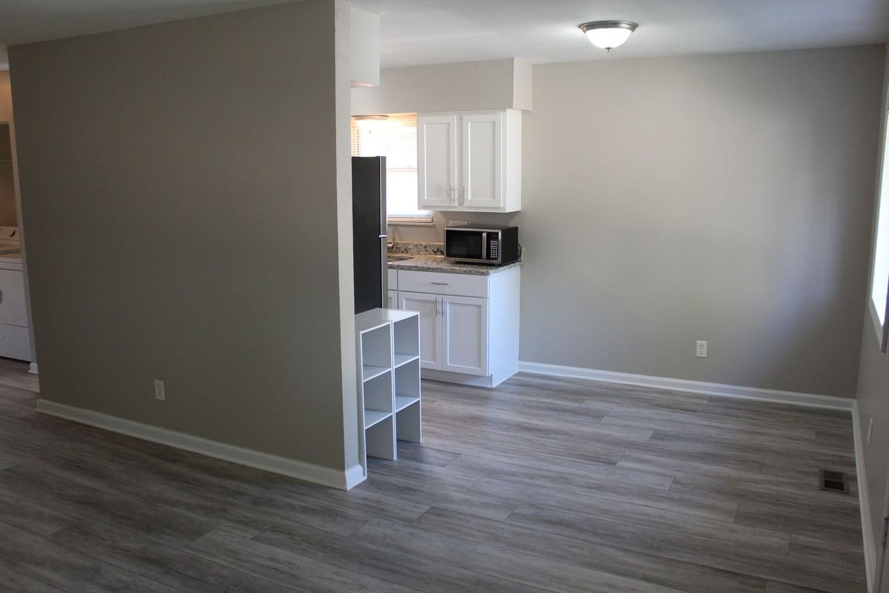 1419 Lawton Ave - Photo 4 of 13