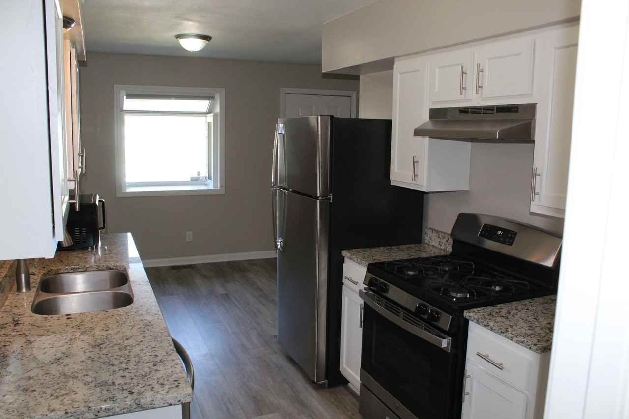 1419 Lawton Ave - Photo 5 of 13