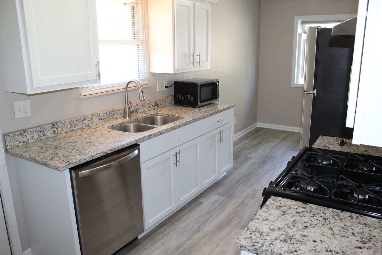 1419 Lawton Ave - Photo 6 of 13