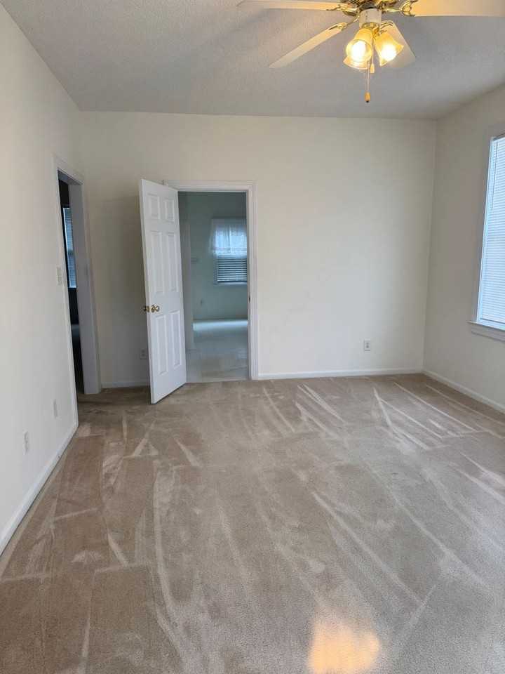 1006 Deerchase Dr - Photo 5 of 7