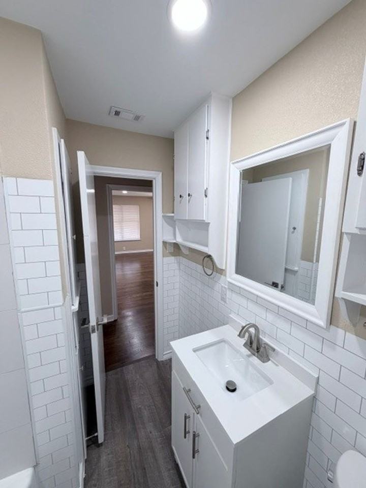 1221 S Lamar St - Photo 7 of 18