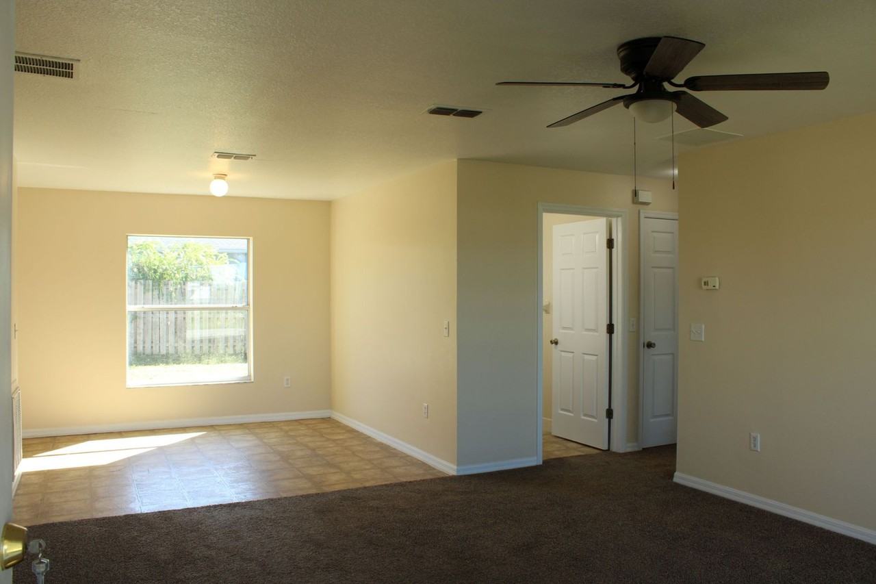 305 Nw 59th Ct - Photo 4 of 10