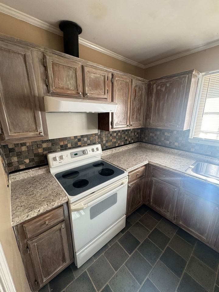3541-3543 Aurora Cir - Photo 4 of 50