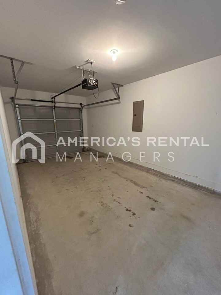 11489 Jace Ave - Photo 7 of 24