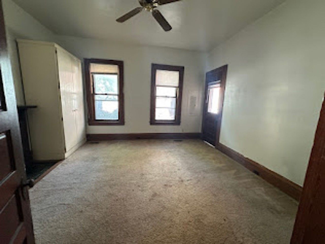 327 Aylesford Pl - Photo 6 of 47