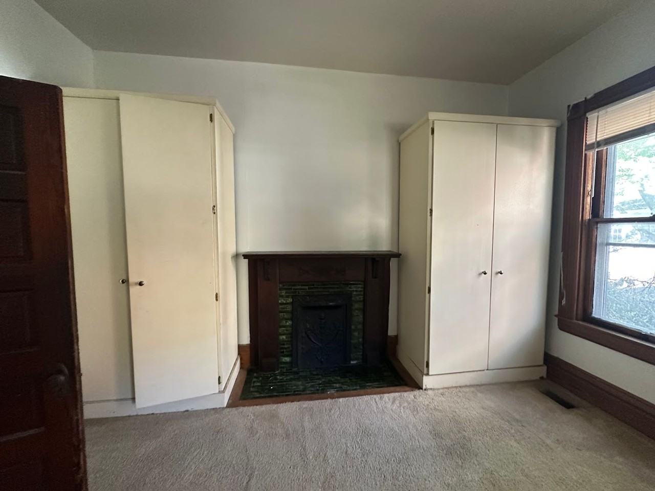 327 Aylesford Pl - Photo 7 of 47