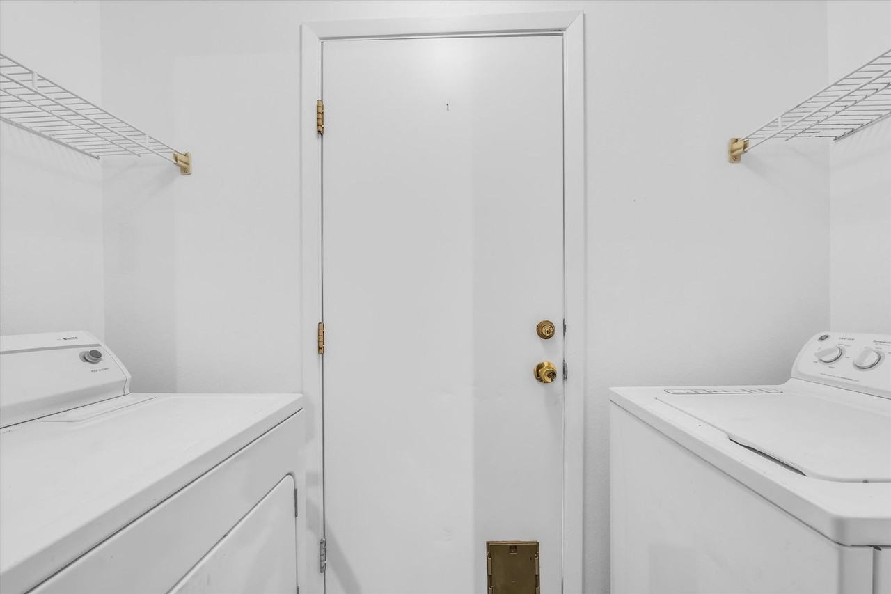 1936 Post Oak Dr - Photo 5 of 28