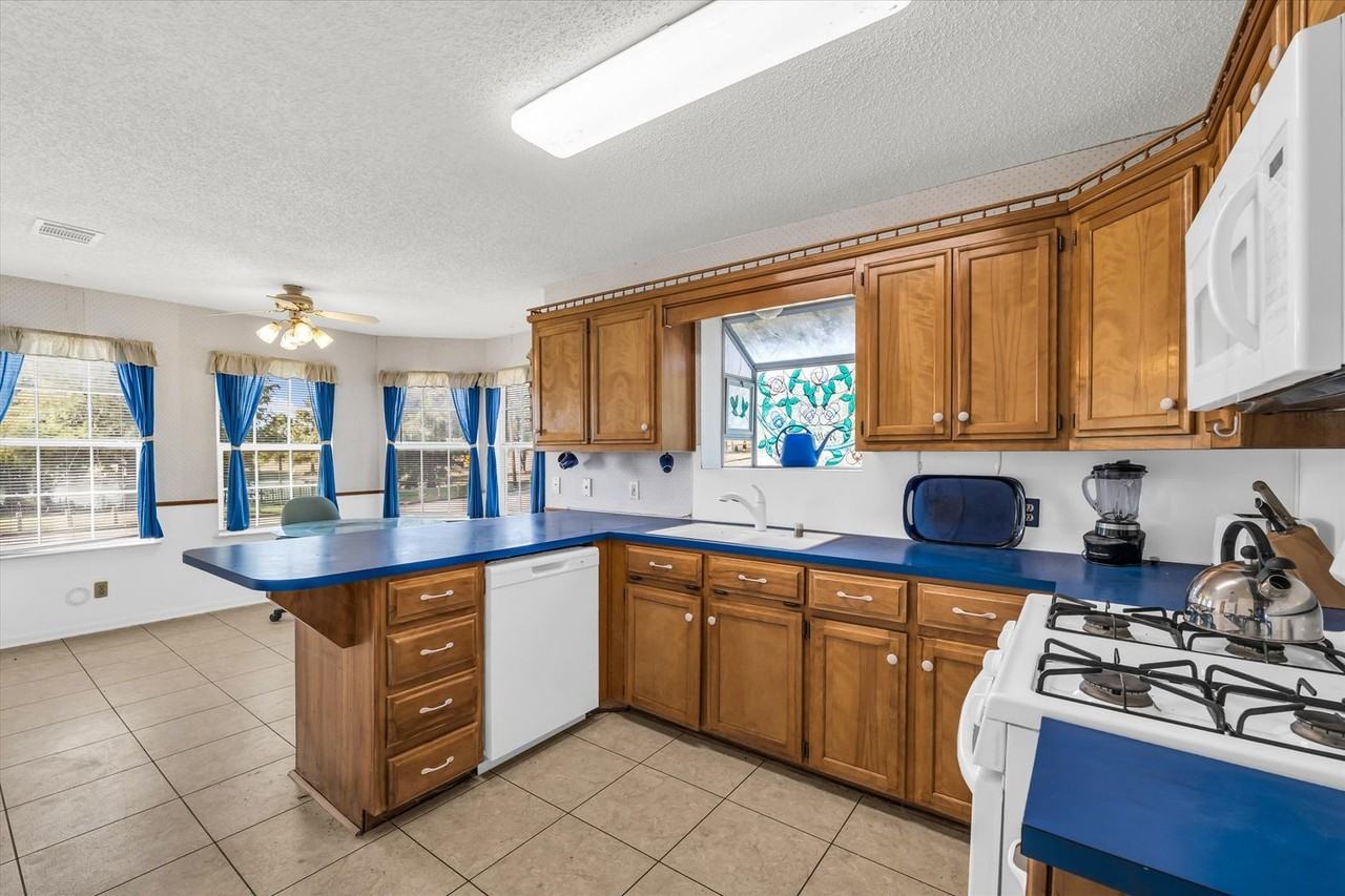 1936 Post Oak Dr - Photo 7 of 28