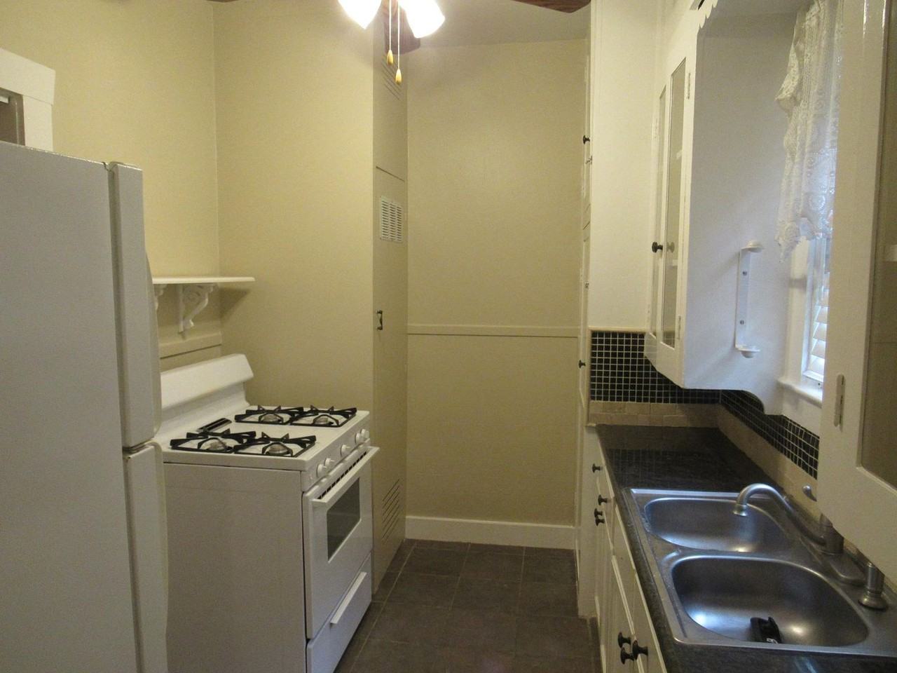 228 Corona Ave - Photo 7 of 12