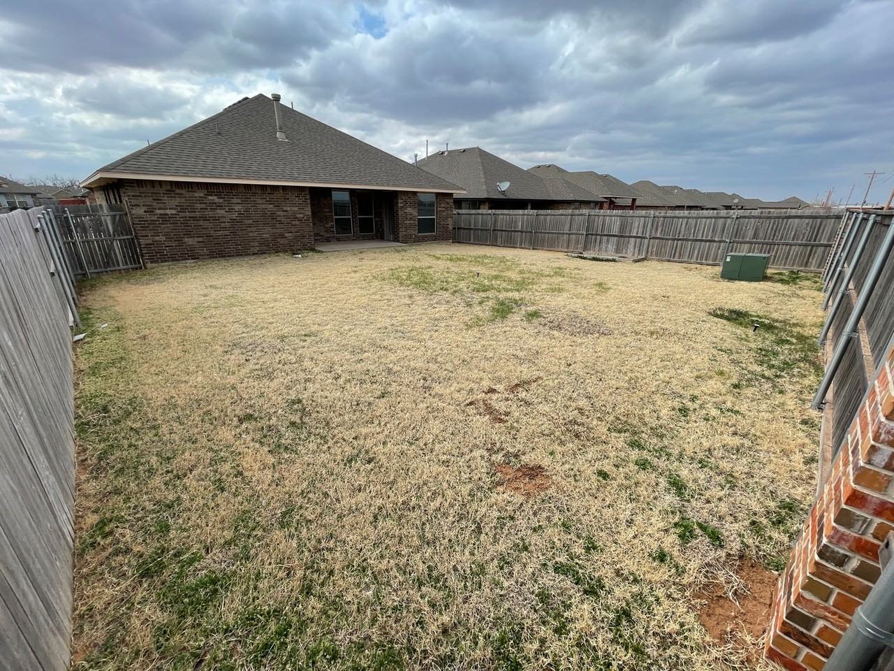 3208 Texarkana Ct - Photo 6 of 23