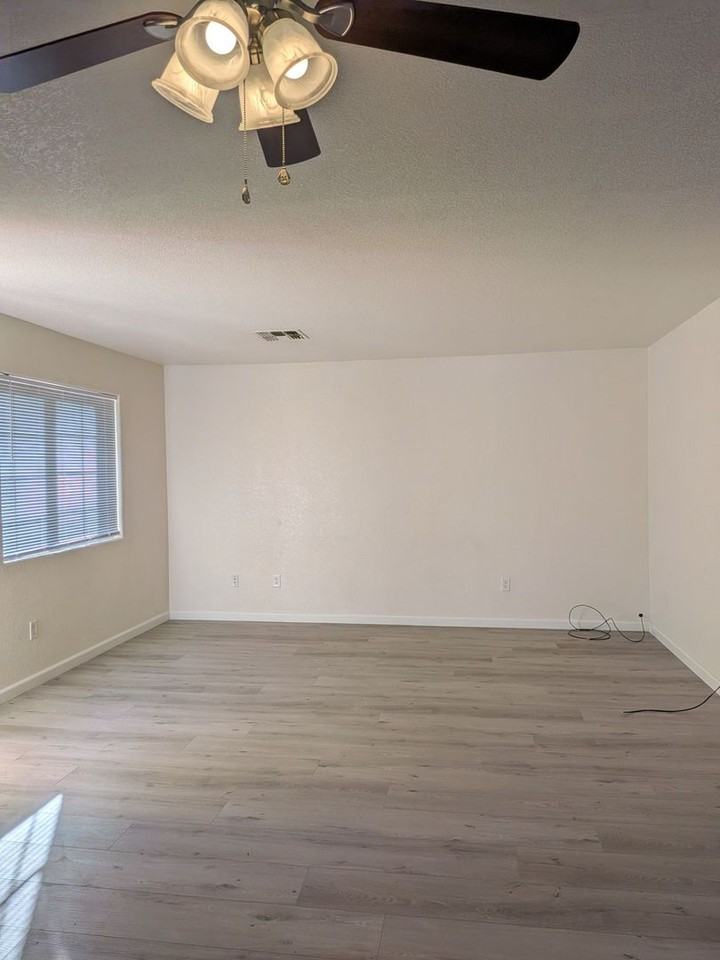 537 Paseo Del Rio - Photo 3 of 9