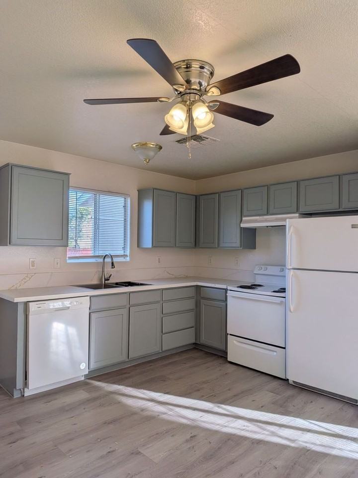 537 Paseo Del Rio - Photo 4 of 9