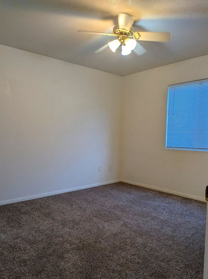 537 Paseo Del Rio - Photo 5 of 9