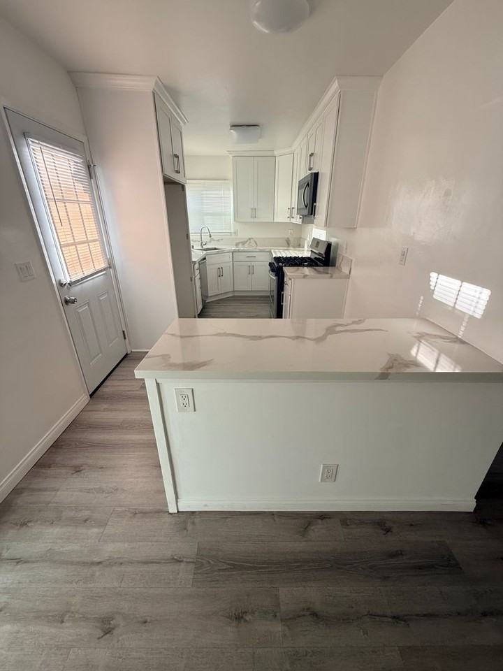 5038 Autry Ave - Photo 3 of 29