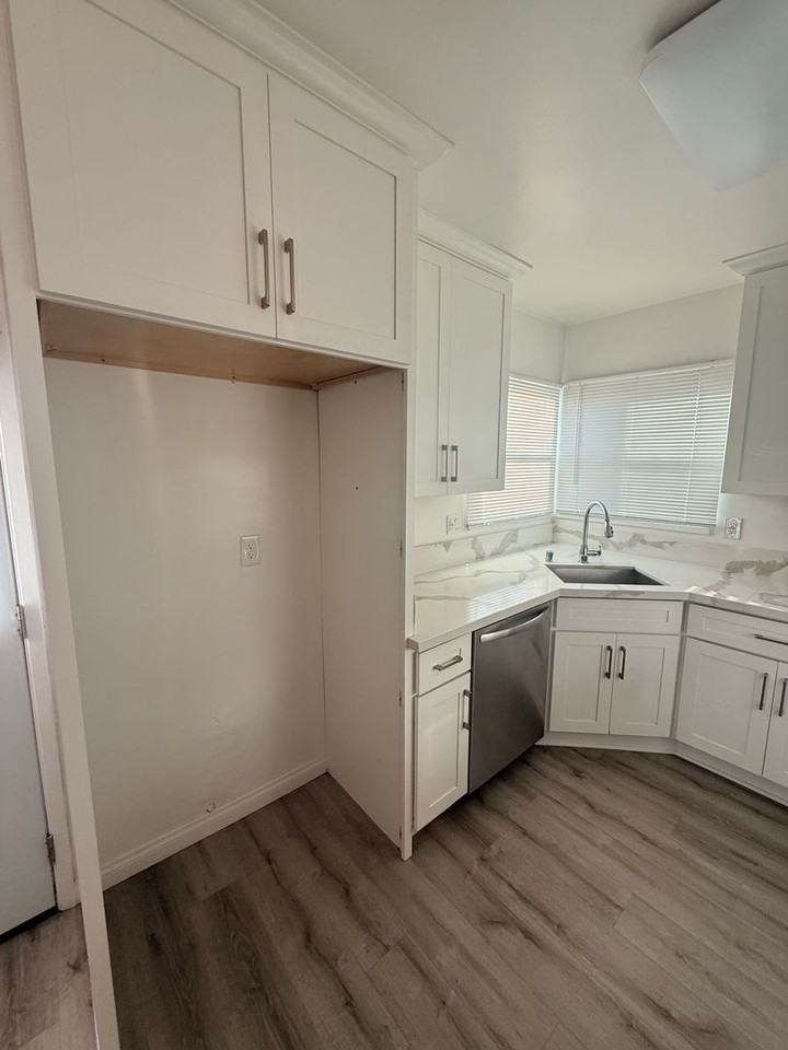 5038 Autry Ave - Photo 4 of 29