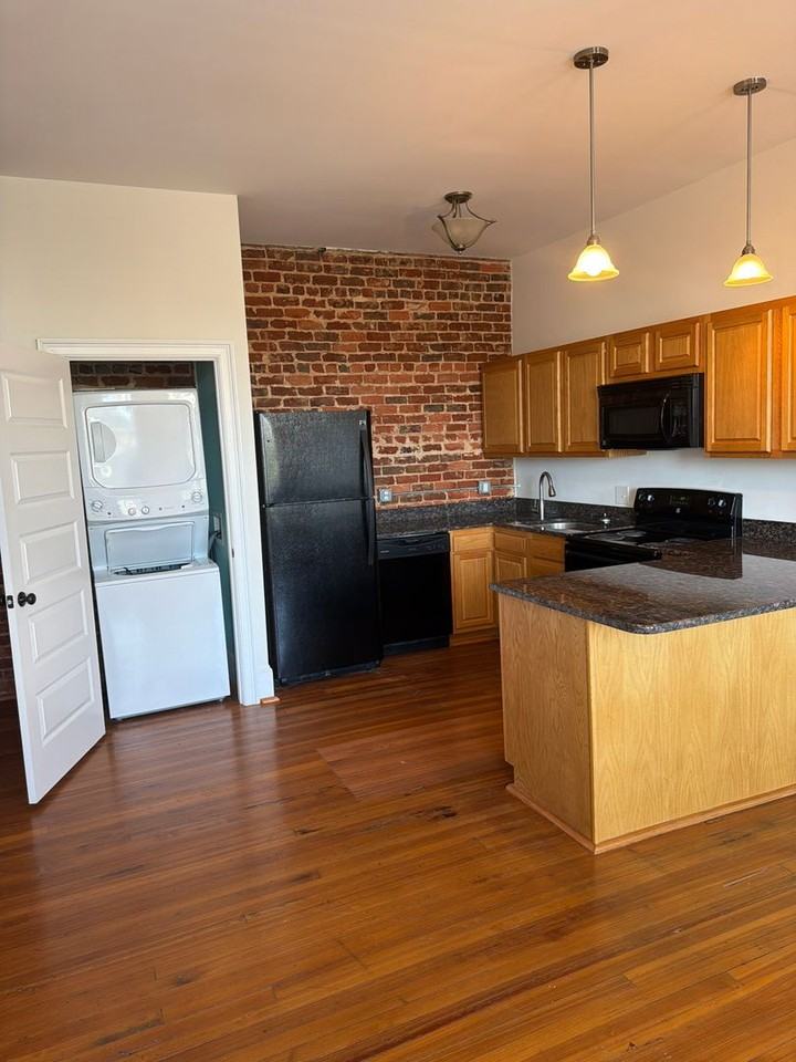 908 Burke St - Photo 6 of 15