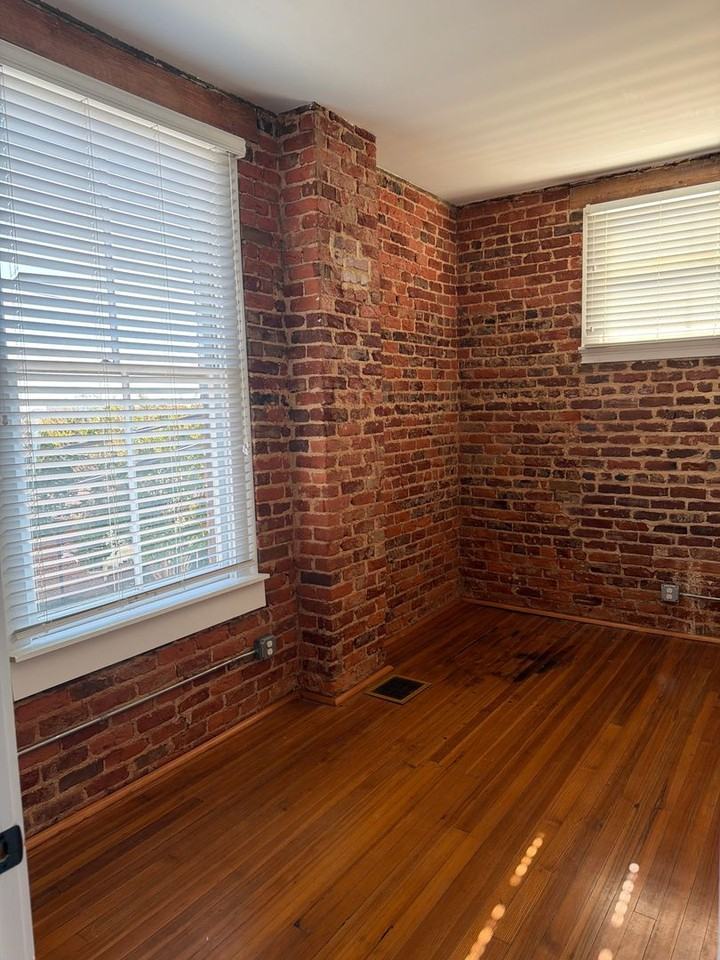 908 Burke St - Photo 7 of 15