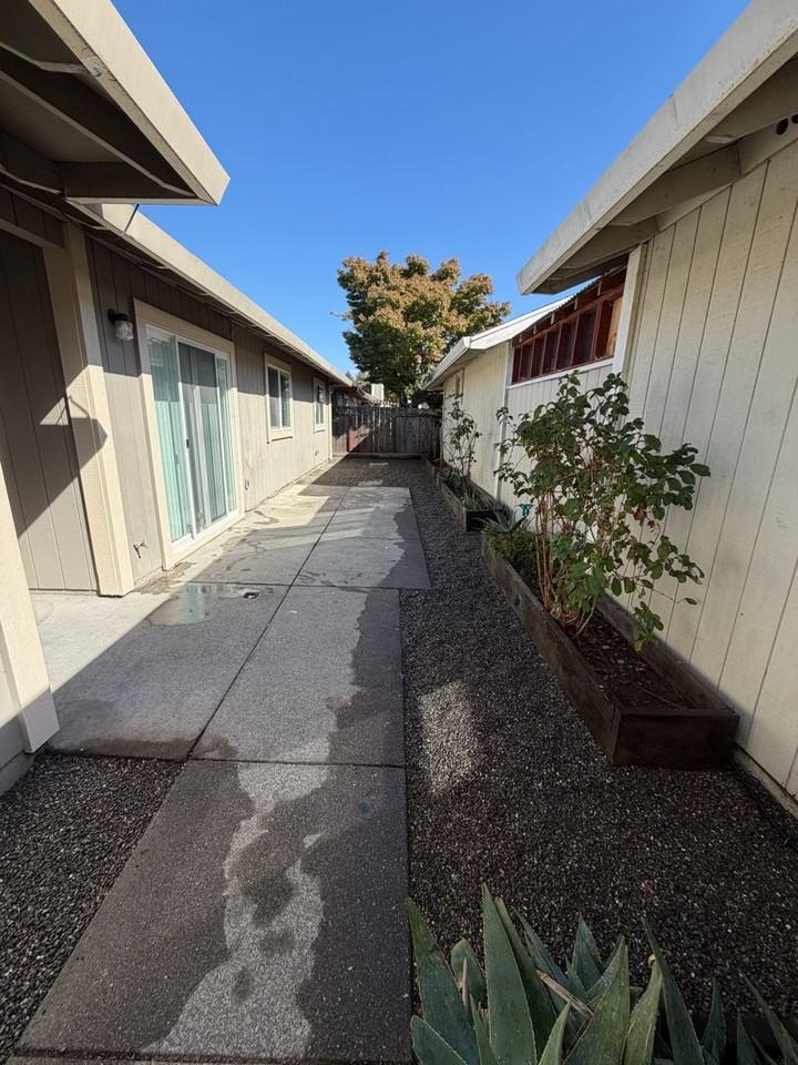 1918 Waltzer Rd - Photo 2 of 7