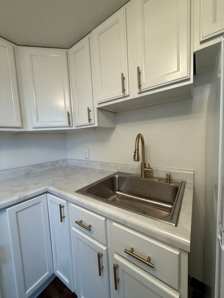 710 Central Ave N - Photo 3 of 23
