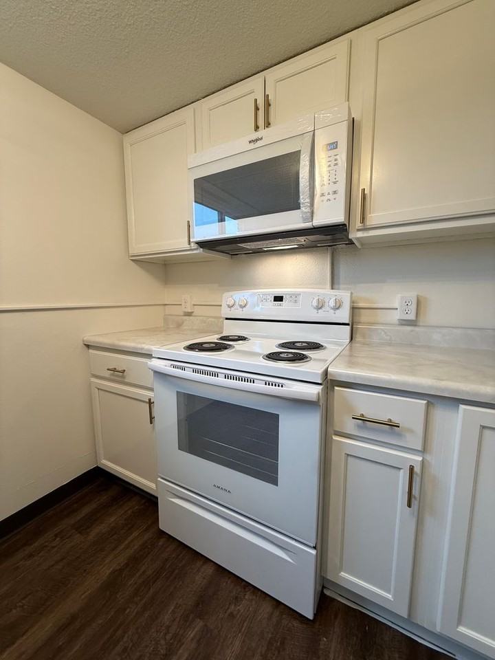 710 Central Ave N - Photo 4 of 23