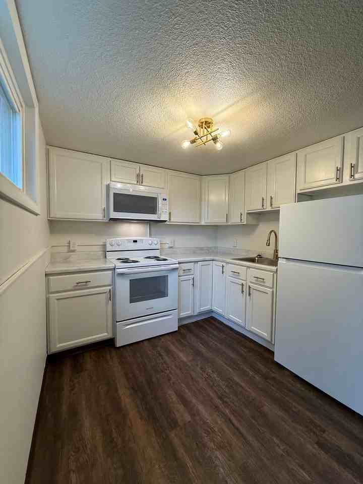 710 Central Ave N - Photo 5 of 23