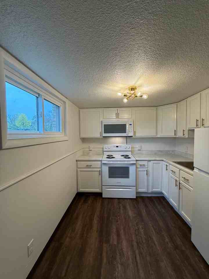 710 Central Ave N - Photo 6 of 23