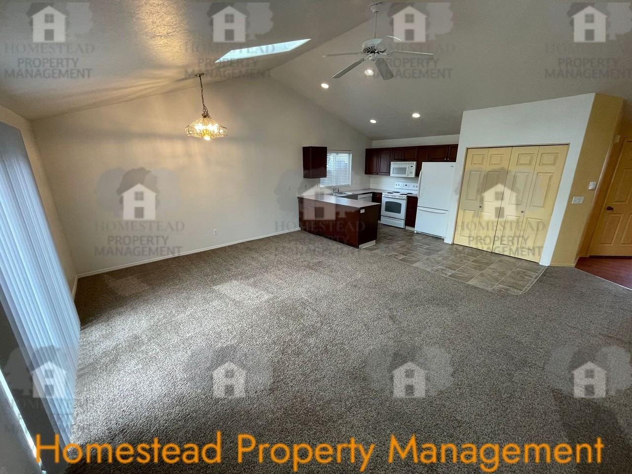 243 Alder St - Photo 4 of 28