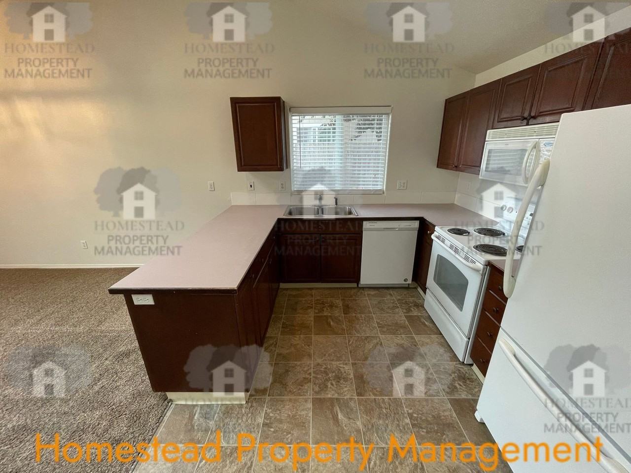 243 Alder St - Photo 5 of 28