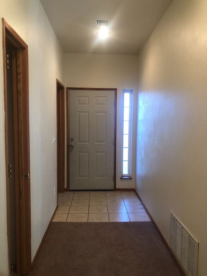 280 Ne Deccio Rd - Photo 2 of 14