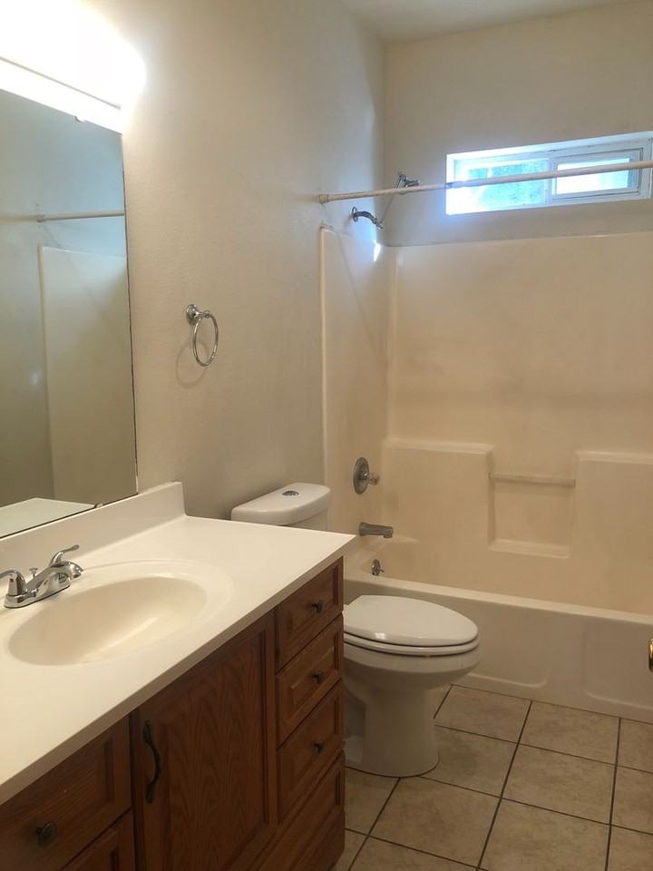 280 Ne Deccio Rd - Photo 6 of 14